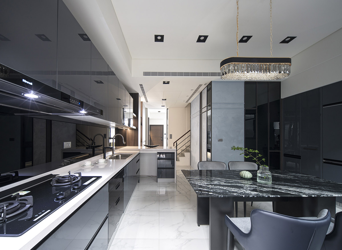 「專訪」靜夜如水，光影迴旋映於靜謐時刻！雲林 80 坪輕奢透天