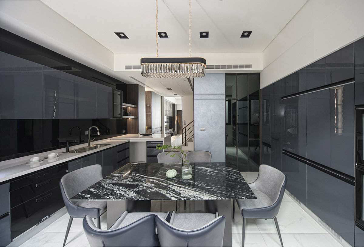 「專訪」靜夜如水，光影迴旋映於靜謐時刻！雲林 80 坪輕奢透天