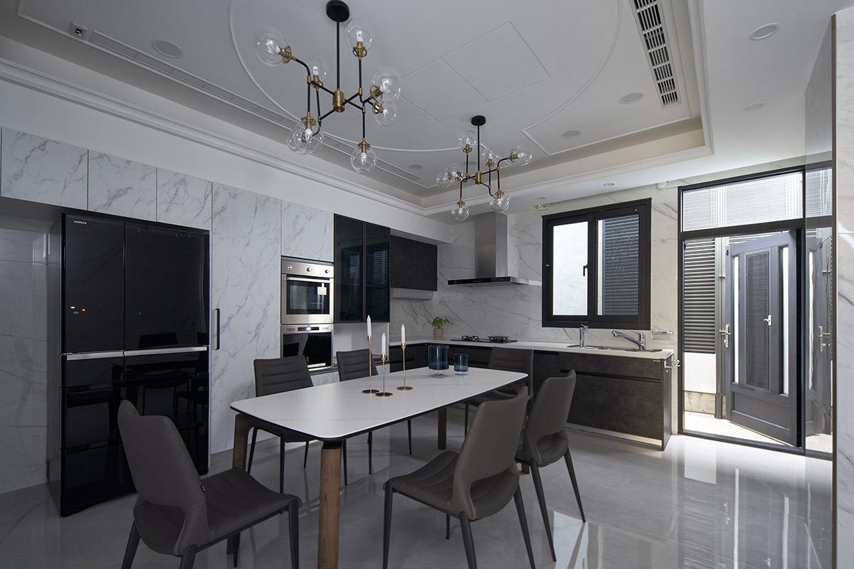 「專訪」勾勒石紋與線板，讓日常閃耀於內心！雲林 138 坪自地自建退休宅